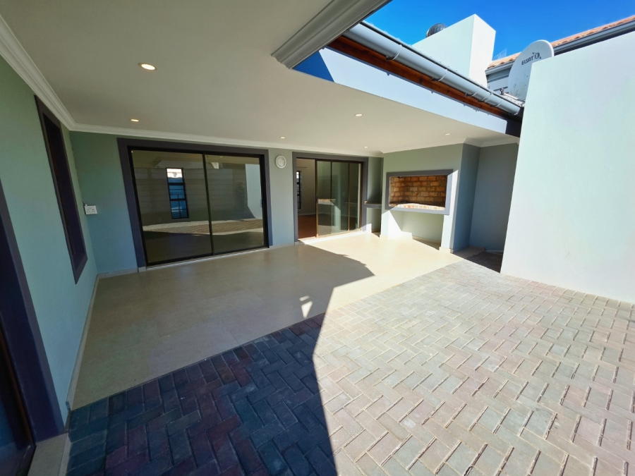 To Let 4 Bedroom Property for Rent in Parklands Western Cape